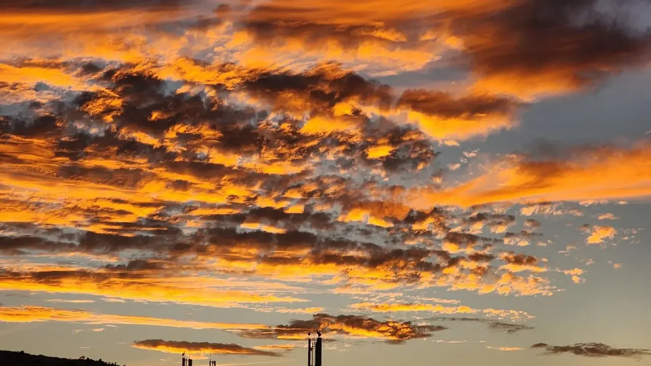 توقعات طقس المغرب غدًا: سحب كثيفة وأمطار رعدية ورياح قوية بعدة مناطق